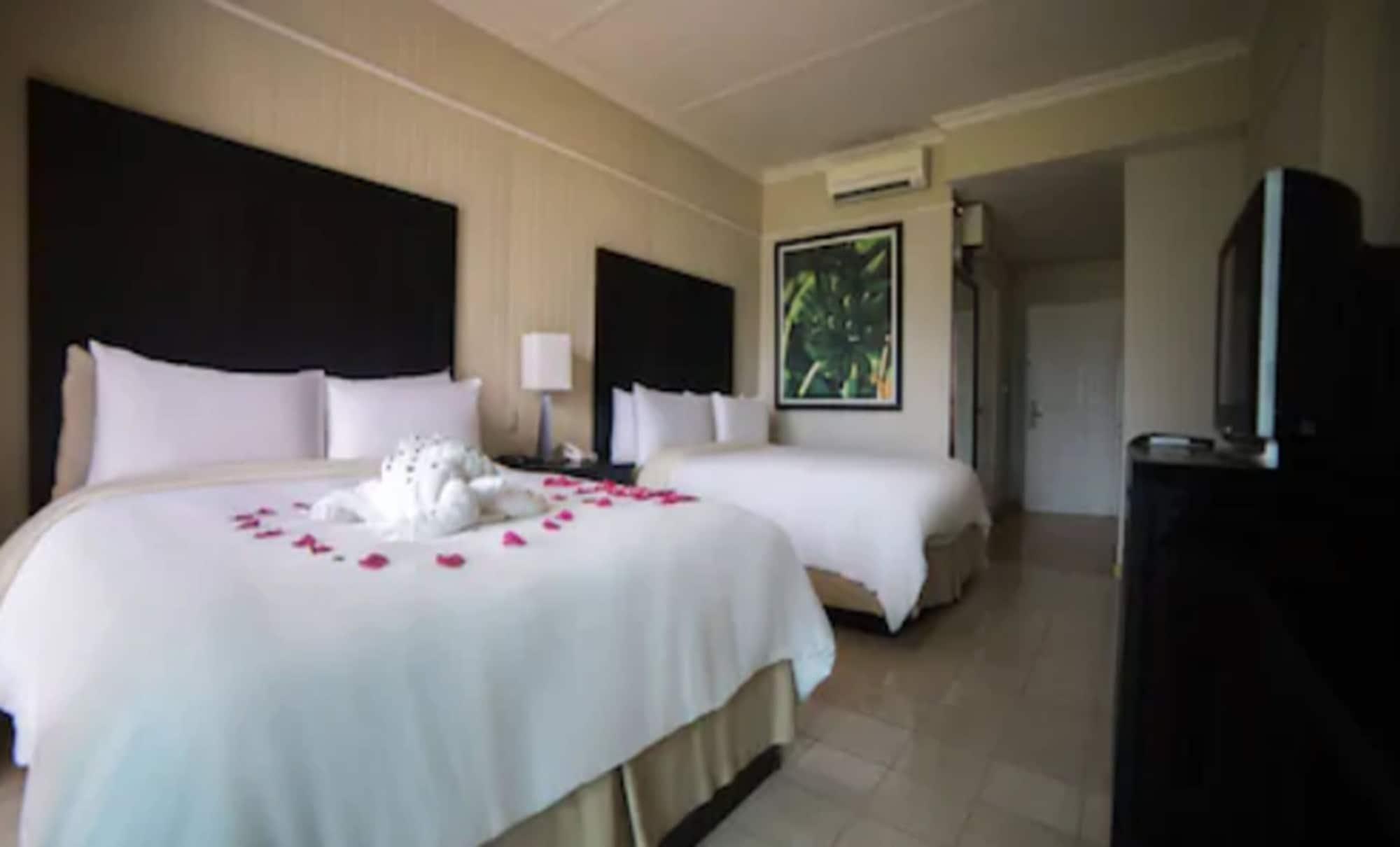 Playa Tortuga Hotel And Beach Resort Bocas del Toro Exterior photo