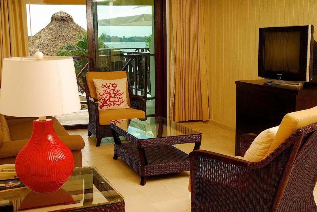 Playa Tortuga Hotel And Beach Resort Bocas del Toro Exterior photo